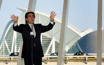 El arquitecto Santiago Calatrava durante la presentación del edificio en 2005.