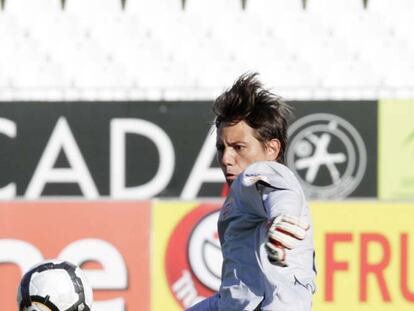 Diego Alves, en un saque de puerta.