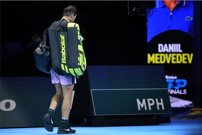 Nadal se retira de la pista, este sábado en el O2 de Londres.