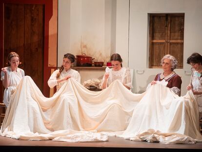 Una escena de la obra teatral 'Levante', de Carmen Losa.