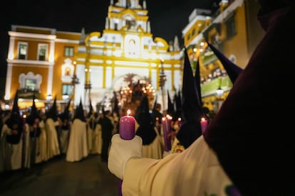 Imágenes de la salida procesional de la Hermandad de la Macarena.