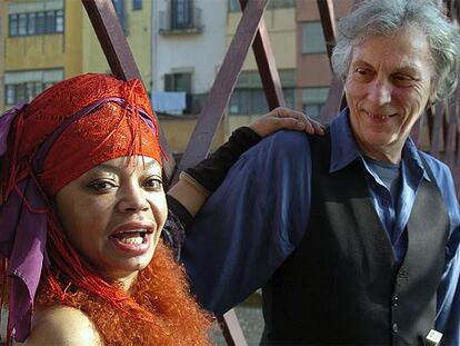 Los actores Miriam Goldschmidt y Wolfgang Kroke, ayer en Girona.