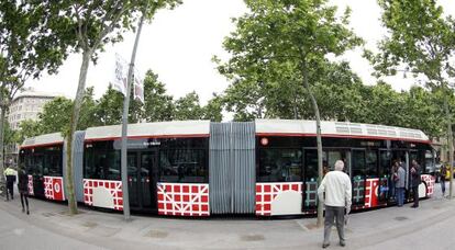 Autob&uacute;s articulado de Transportes Metropolitanos de Barcelona.