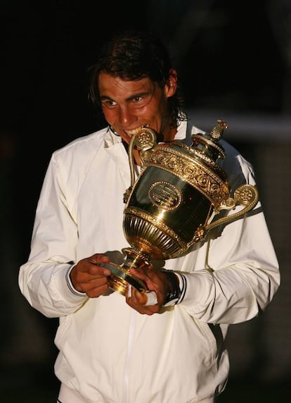 El 6 de julio de 2008 se enfrento por sexta vez en un Grand Slam a Roger Federer, en está ocasión venció Nadal por 6-4, 6-4, 6-7 (5), 6-7 (8-10) y 9-7.