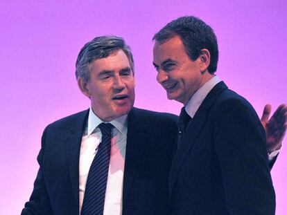 El primer ministro británico, Gordon Brown, y Zapatero en la Conferencia Laborista de Brighton.