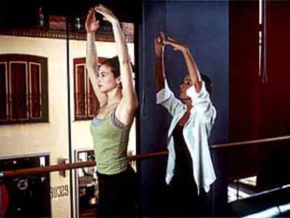 Leonor Watling (a la izquierda) y Geraldine Chaplin.