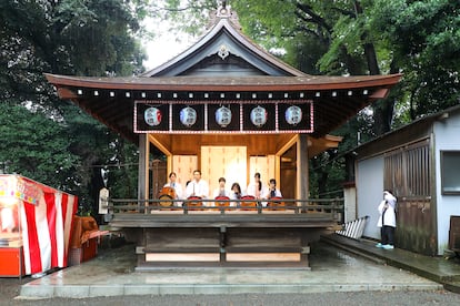 Músicos en el templo de Yoyogi, en Tokio.