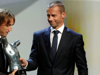 O croata recebeu o prêmio de melhor jogador da temporada europeia.