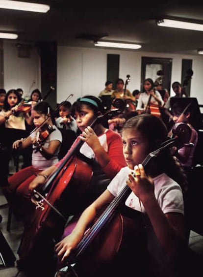 Los niños de Montalbán tocando en Caracas