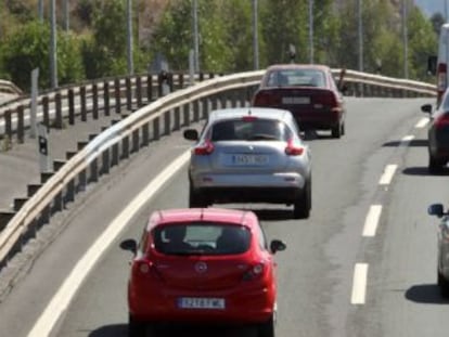 Tr&aacute;fico en la autopista A- 8, en las inmediaciones de Bilbao. 