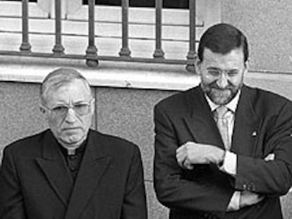 El cardenal Rouco Varela y el líder del PP, Mariano Rajoy, en 1999.