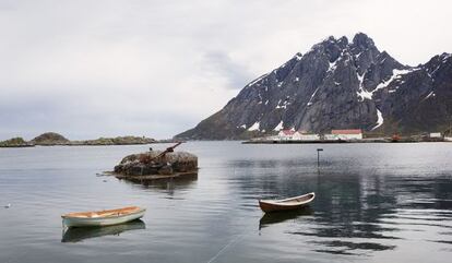 La huella natural de las islas Lofoten no termina nunca. Nos ofrecen un espectacular circuito de aldeas pesqueras, atardeceres y playas salvajes.