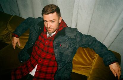 Si Levi's® y Timberlake se convirtieron en mitos cuando ni siquiera había algo tan globalizador como Internet, ahora toca rebuscar en el espíritu nacional. Pero no con banderas. Fresh Leaves añade a la estética vintage de las zonas rurales la proporción del hip hop noventero de la Costa Este. ¿La pieza favorita de Justin? El vaquero 501 en color negro. Y de corte slim.