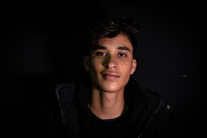 Aymane Serraj, 18 años, Marruecos. 
Edad de llegada a España: 17 años
Centro de Primera Acogida de Hortaleza (Madrid).
No ha recibido ninguna paga en ningún centro de menores de España.