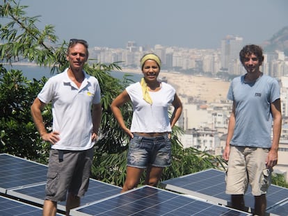 Cerca de dez famílias da favela carioca da Babilônia, de onde se divisa, do alto, a praia de Copacabana, querem instalar painéis solares e ir além com a geração distribuída de energia.