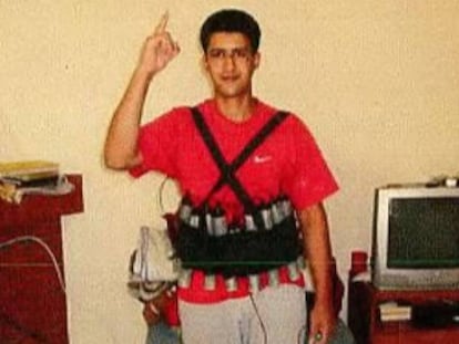 Youssef Aalla, con un chaleco de explosivos.