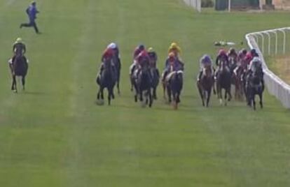 Momento del accidente en el hipódromo de La Zarzuela, en Madrid.