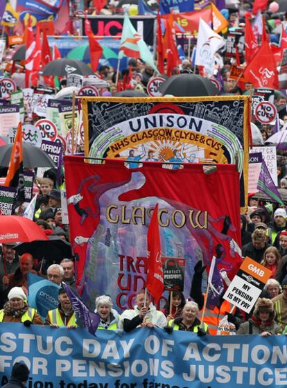 Manifestación contra los recortes de las pensiones en Glasgow, Escocia.