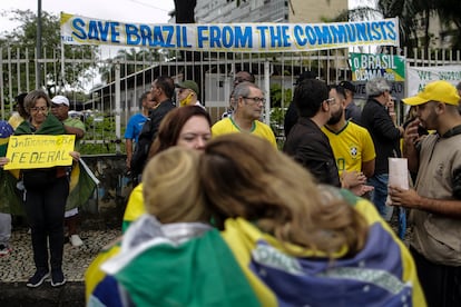 Protesta frente a un cuartel de Río de Janeiro, este miércoles.