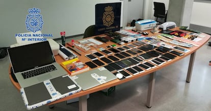 Material confiscat a la xarxa per la Policia Nacional.