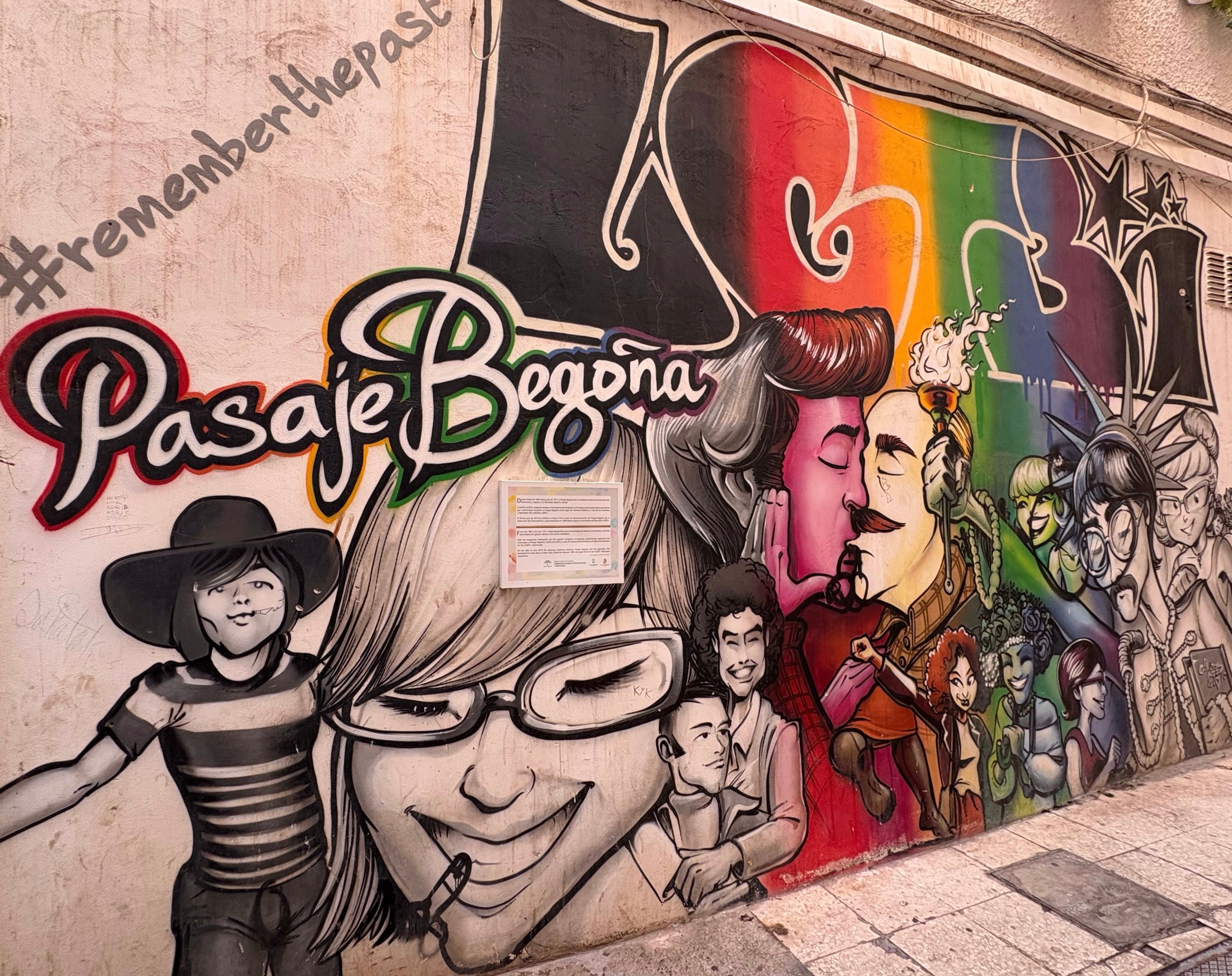 Grafiti en el Pasaje Begoña, en Torremolinos, en junio de 2025.