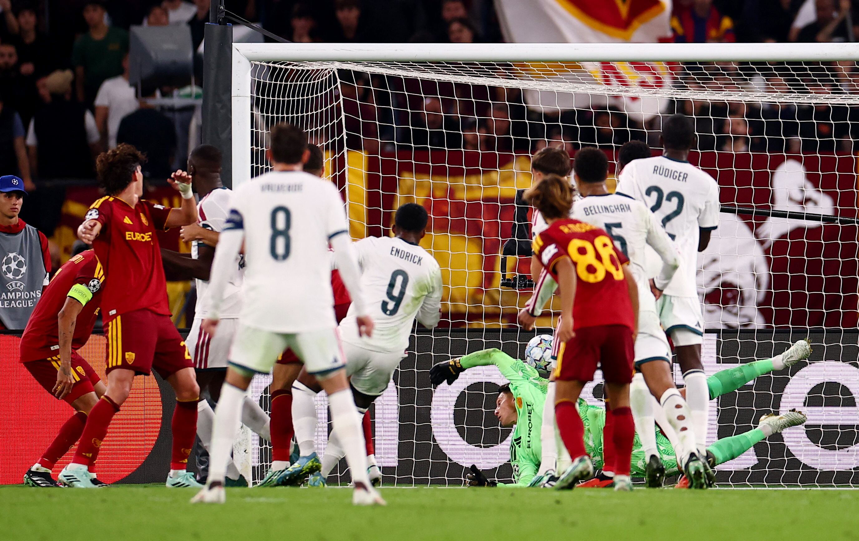 Roma - Real Madrid en directo | El Real Madrid remonta a la Roma y logra su segunda victoria en la Champions