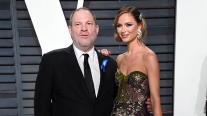 Harvey Weinstein y su esposa Georgina Chapman, en la fista de 'Vanity Fair' tras los Oscar del pasado febrero.