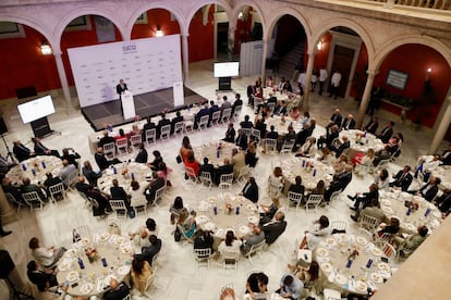 El alcalde de Sevilla, José Luis Sanz, durante su intervención en los Encuentros de la Cadena Ser en la Fundación Cajasol en Sevilla. / CURRO CASILLAS