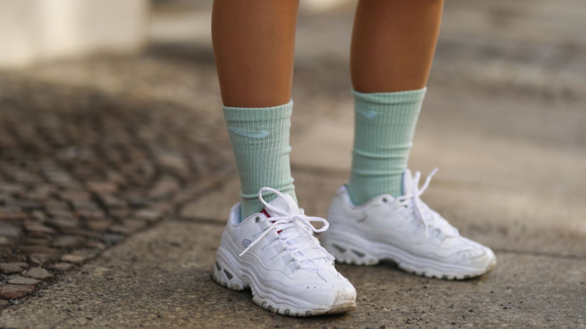 Adiós al dolor de pies al caminar con este lanzamiento de Skechers: su zapatilla más ligera hasta la fecha