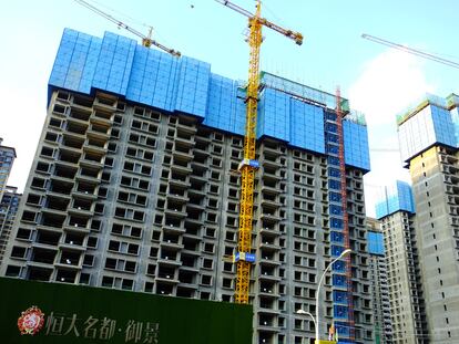 Viviendas de Evergrande en construcción en la ciudad china de Yichang.