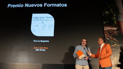 El director de EFEVerde, Arturo Larena, recogió el premio en nombre de Juan López Rico, que no pudo asistir al evento.