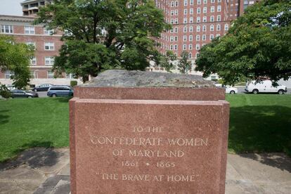El pedestal del monumento a las mujeres confederadas en Baltimore, sin estatua.