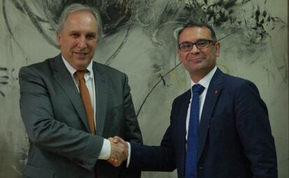 Jos&eacute; Mar&iacute;a Fraile, alcalde de Parla, con Didier Maurice, director general de Cofely.