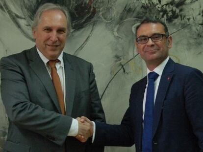 Jos&eacute; Mar&iacute;a Fraile, alcalde de Parla, con Didier Maurice, director general de Cofely.