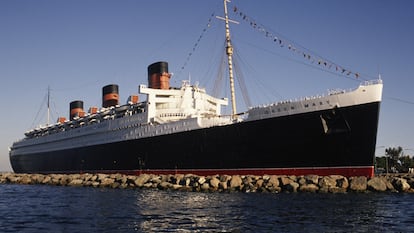 El Queen Mary fotografiado en 1989 en Long Beach (California).