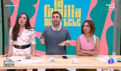 De izquierda a derecha, Inés Hernand, Aitor Albizua y María Patiño, en la versión reducida de 'La familia de la tele'.