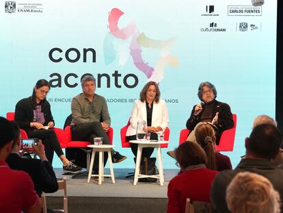 Isabel Zapata, Santiago Roncagliolo, Rosa Beltrán y Fernando Iwasaki, en la primera jornada del Tercer Encuentro de Creadores Iberoamericanos.