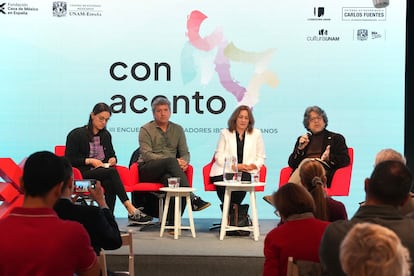 Isabel Zapata, Santiago Roncagliolo, Rosa Beltrán y Fernando Iwasaki, en la primera jornada del Tercer Encuentro de Creadores Iberoamericanos.