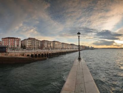 Panor&aacute;mica de la bah&iacute;a de Santander, en Cantabria.