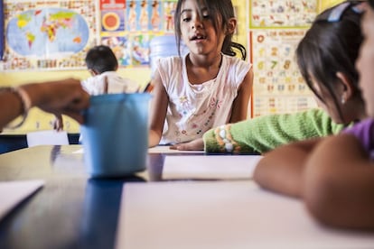 Más de 800 niños han podido asistir a la escuela tras este trabajo colectivo.