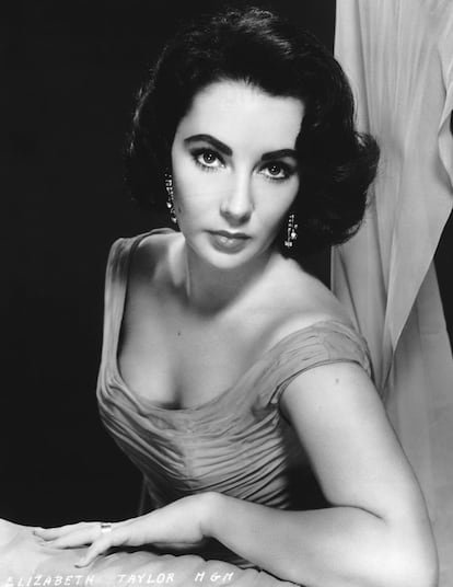 Liz Taylor residíó en Estados Unidos desde su infancia, su vocación artística le vino por parte de su madre, actriz teatral.