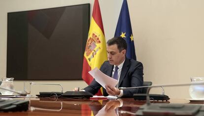 El presidente del Gobierno, Pedro Sánchez, durante la conferencia de este domingo con los líderes autonómicos.