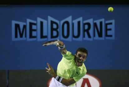 Bautista efect&uacute;a un servicio contra Del Potro.