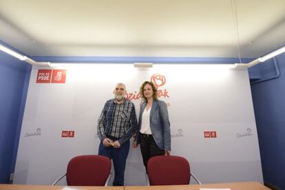 Cristina González, secretaria general del PSE alavés, en la presentación del candidato a la alcaldía de Vitoria, Peio López de Munain.