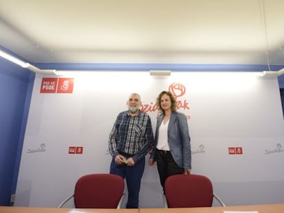 Cristina González, secretaria general del PSE alavés, en la presentación del candidato a la alcaldía de Vitoria, Peio López de Munain.