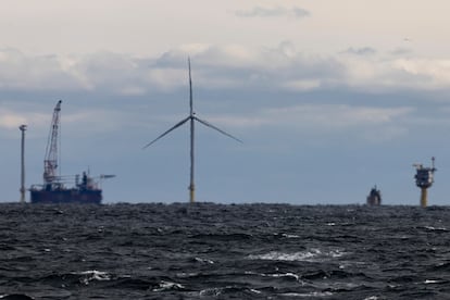 The first operating South Fork Wind farm turbine