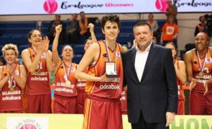 Alba Torrens recoge el premio como MVP de la Euroliga