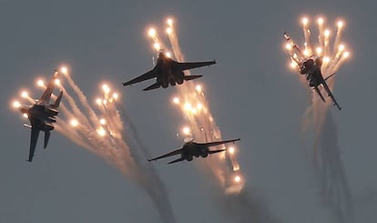 Cuatro cazas SU-27 durante una exhibición en Crimea en 2016.