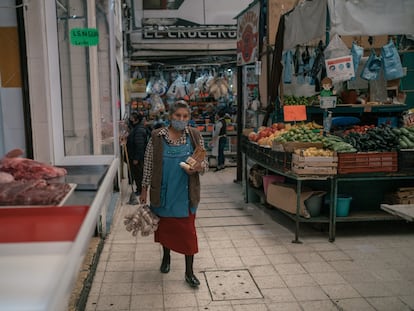 Una mujer en un mercado de Toluca (Estado de México) en agosto de 2022.