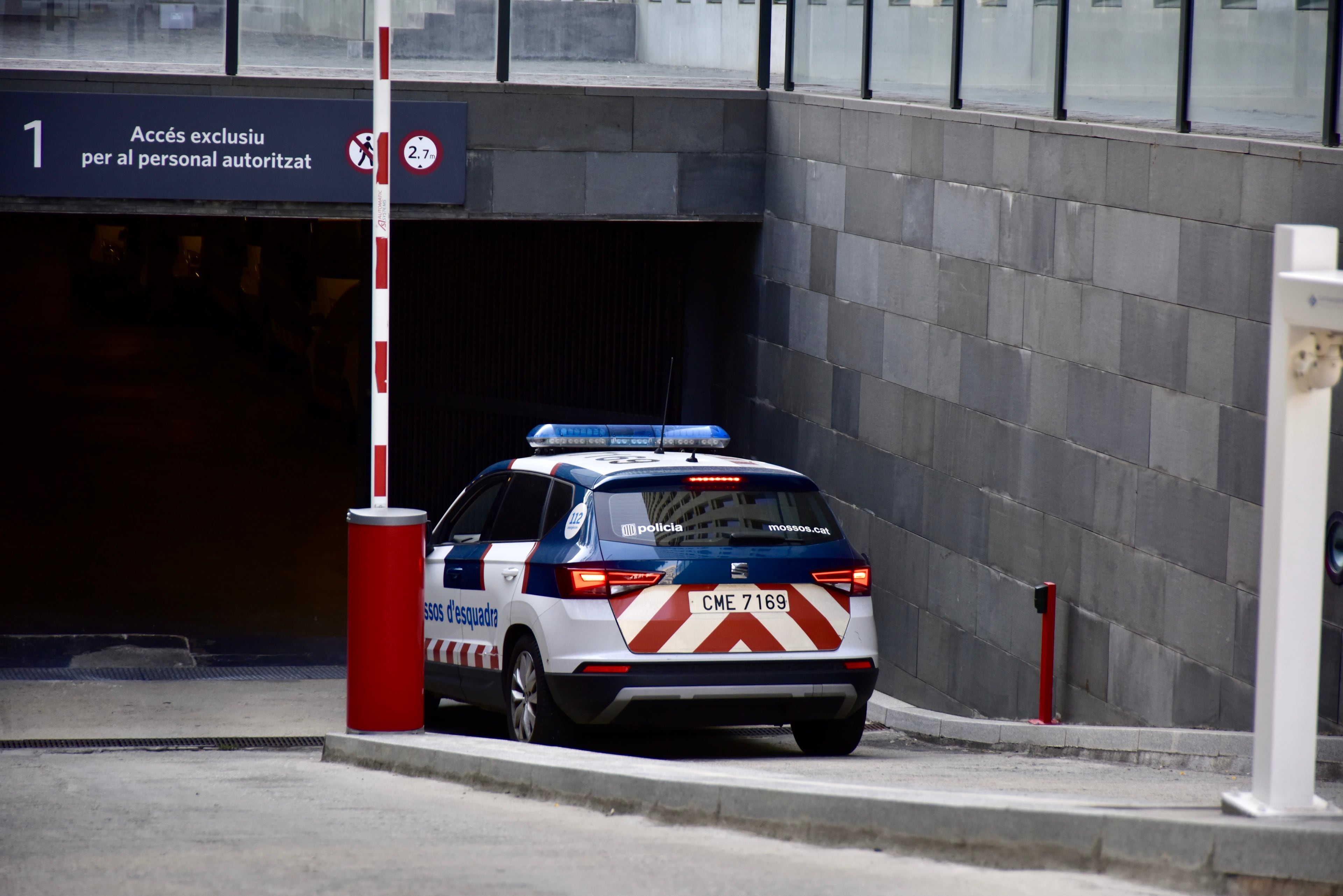 Detenidos tres policías canadienses por una agresión sexual a una prostituta en un taxi en Barcelona